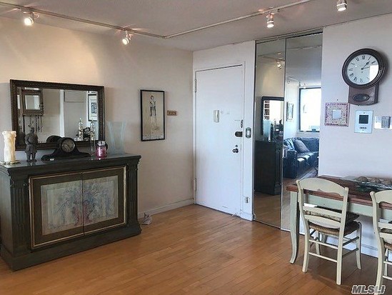 Condo for Sale Bayside, Queens