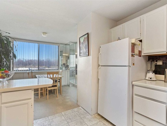 Condo for Sale Bayside, Queens