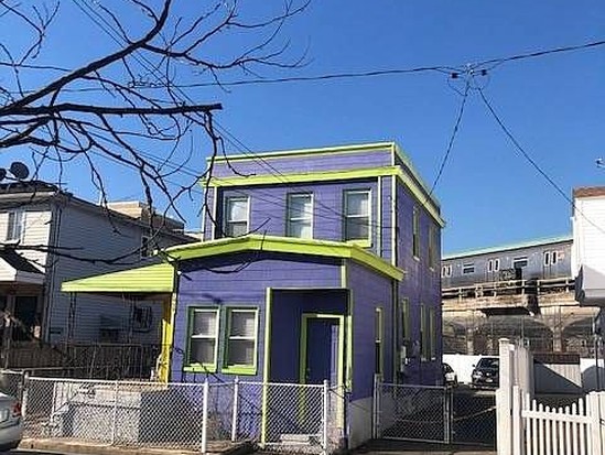 Single-family for Sale Far Rockaway, Queens