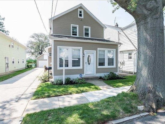 Single-family for Sale Floral Park, Queens