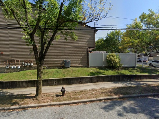 Single-family for Pre-foreclosure Huguenot, Staten Island