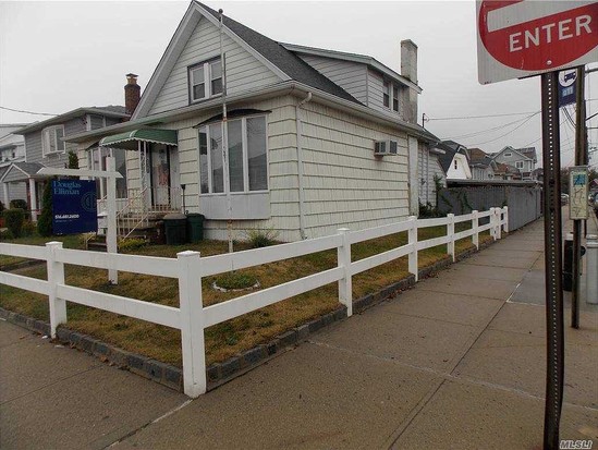 Single-family for Sale Howard Beach, Queens