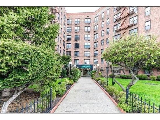 Condo for Sale Forest Hills, Queens