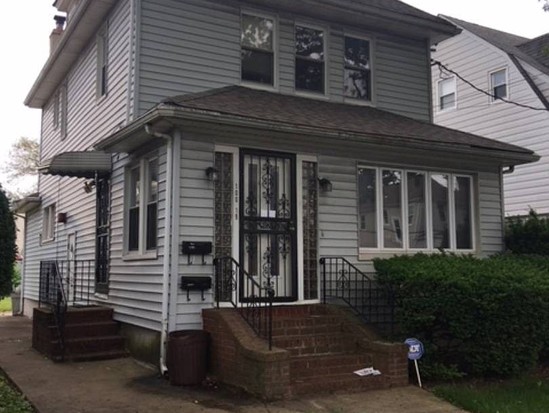 Single-family for Pre-foreclosure Hollis, Queens