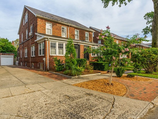 Single-family for Sale Forest Hills, Queens