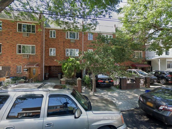 Single-family for Pre-foreclosure Woodhaven, Queens