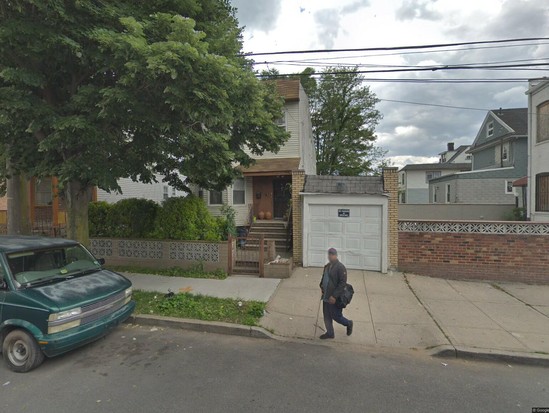 Multi-family for Pre-foreclosure / auction Canarsie, Brooklyn