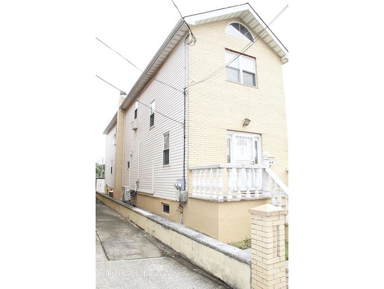 Single-family for Sale Canarsie, Brooklyn