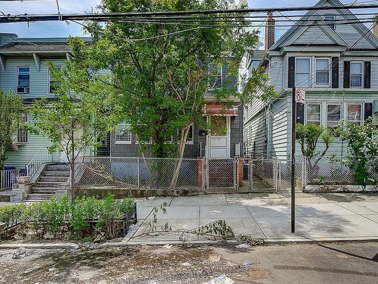 Single-family for Sale Corona, Queens