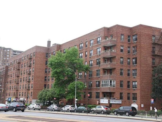 Single-family for Sale Forest Hills, Queens