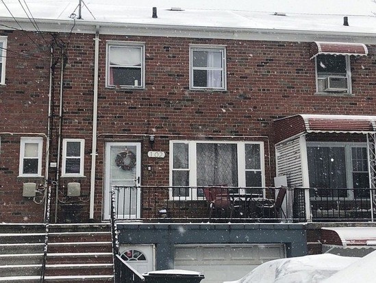 Single-family for Pre-foreclosure / auction City Island, Bronx