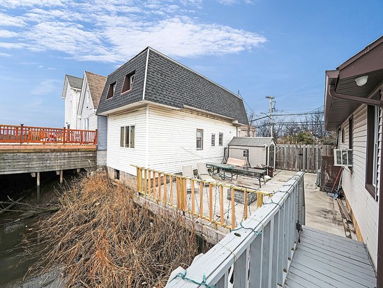 Single-family for Sale Howard Beach, Queens