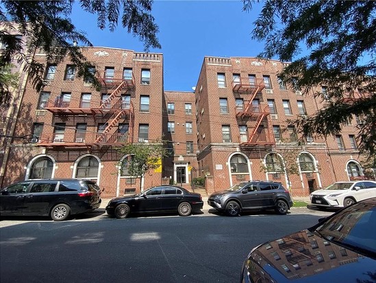 Single-family for Sale Borough Park, Brooklyn