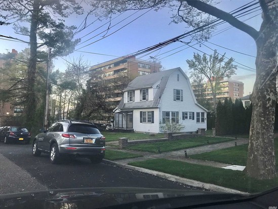 Single-family for Sale Whitestone, Queens