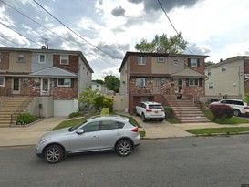 Home for Pre-foreclosure Richmond Town, Staten Island