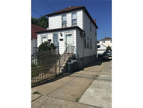 Multi-family for Pre-foreclosure / auction Throggs Neck, Bronx