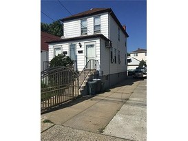 Home for Pre-foreclosure / auction Throggs Neck, Bronx