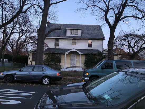 Single-family for Pre-foreclosure / auction Hollis, Queens