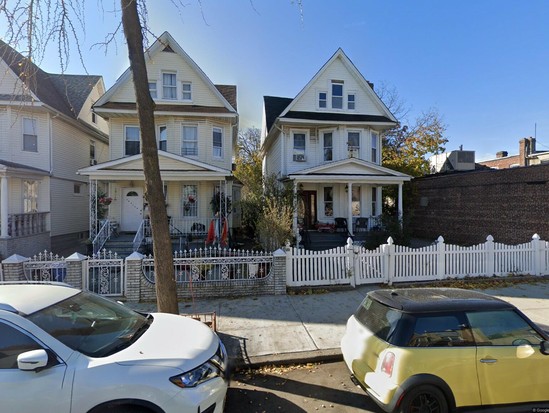 Single-family for Pre-foreclosure South Richmond Hill, Queens