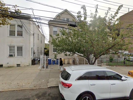 Multi-family for Pre-foreclosure / auction Corona, Queens