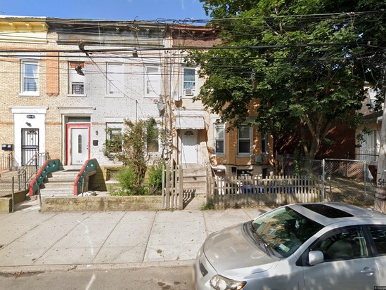 Single-family for Pre-foreclosure Jamaica, Queens