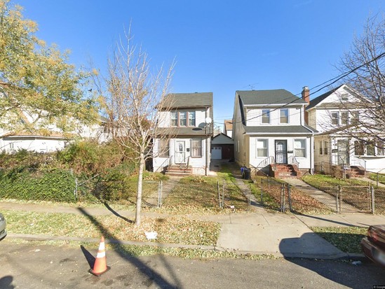 Single-family for Pre-foreclosure St Albans, Queens