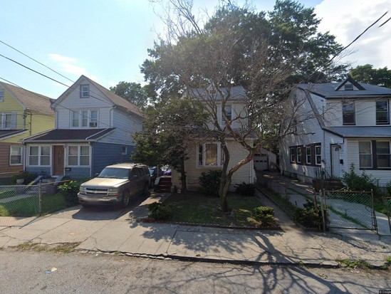 Single-family for Pre-foreclosure / auction Queens Village, Queens