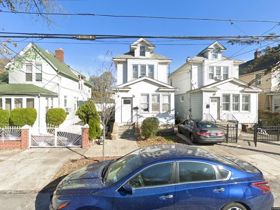 Single-family for Pre-foreclosure South Richmond Hill, Queens