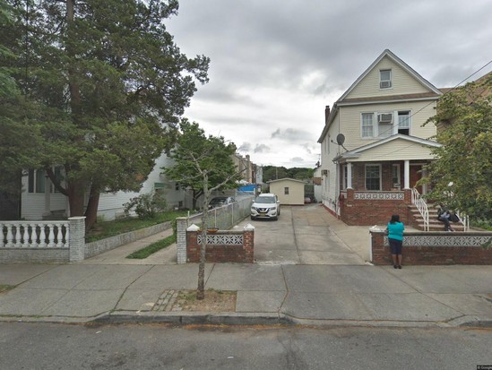 Single-family for Pre-foreclosure / auction Ozone Park, Queens