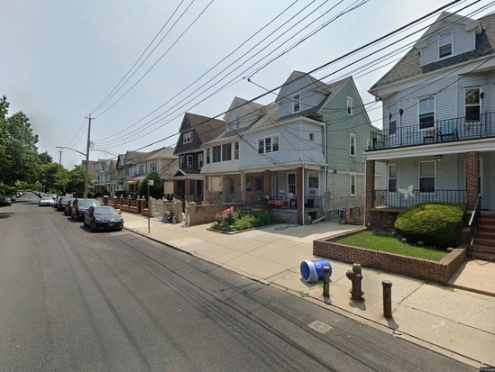 Single-family for Pre-foreclosure East Flatbush, Brooklyn