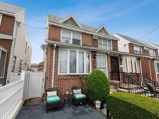 Single-family for Sale Dyker Heights, Brooklyn