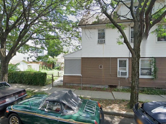 Single-family for Pre-foreclosure / auction Jamaica, Queens