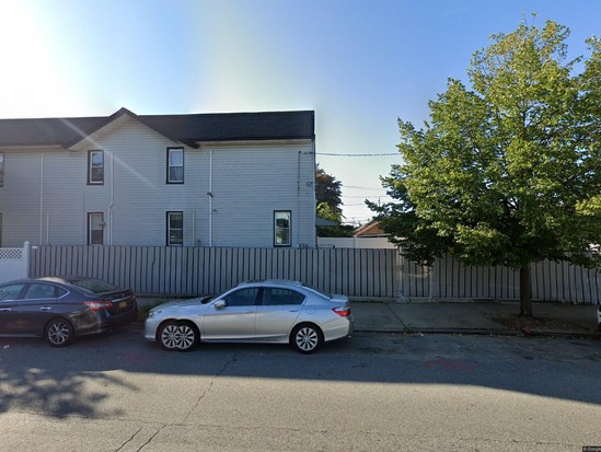 Single-family for Pre-foreclosure / auction South Richmond Hill, Queens