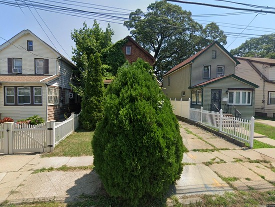 Single-family for Pre-foreclosure Queens Village, Queens