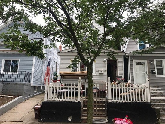 Single-family for Pre-foreclosure / auction South Richmond Hill, Queens