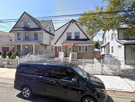 Multi-family for Pre-foreclosure / auction South Richmond Hill, Queens