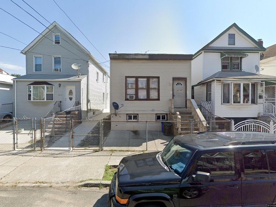 Single-family for Pre-foreclosure Jamaica, Queens