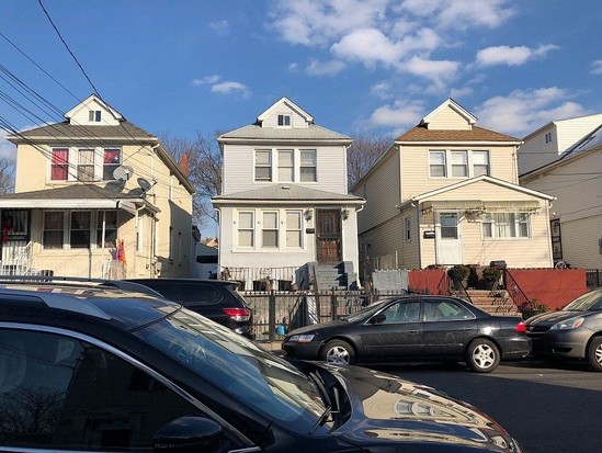 Single-family for Pre-foreclosure / auction Jamaica, Queens