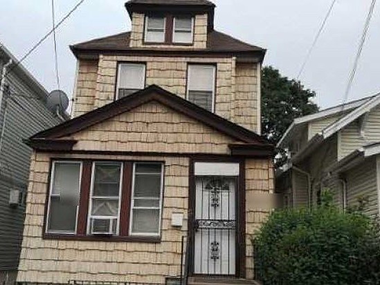 Single-family for Auction South Richmond Hill, Queens