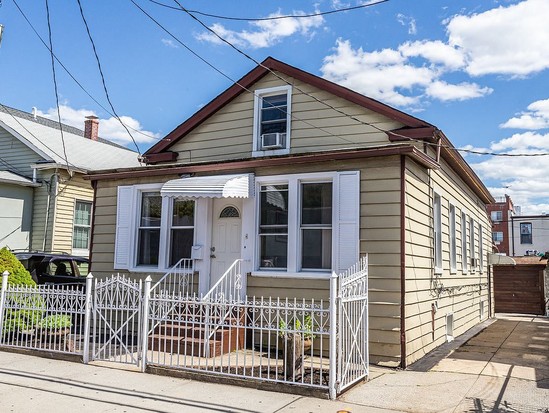 Single-family for Sale Corona, Queens