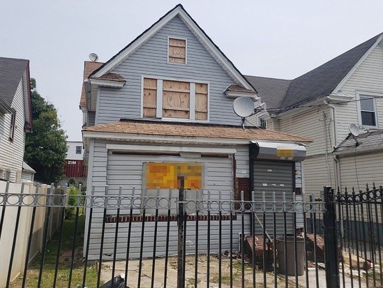 Single-family for Pre-foreclosure / auction Jamaica, Queens