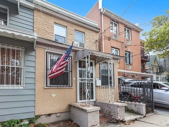 Single-family for Sale North Corona, Queens