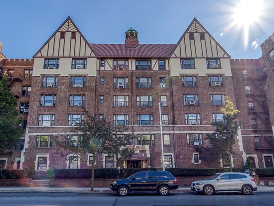 Condo for Sale Forest Hills, Queens