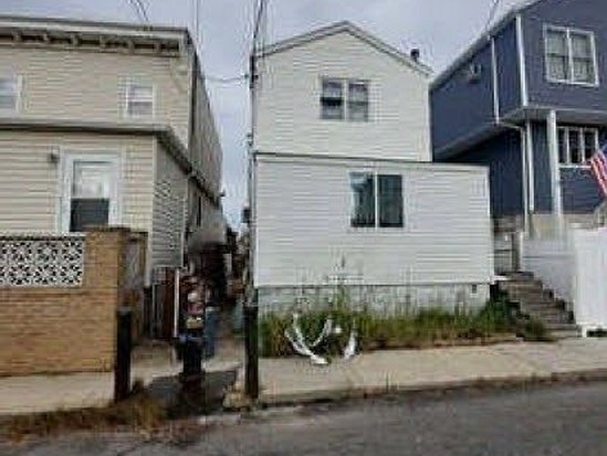 Multi-family for Auction Broad Channel, Queens