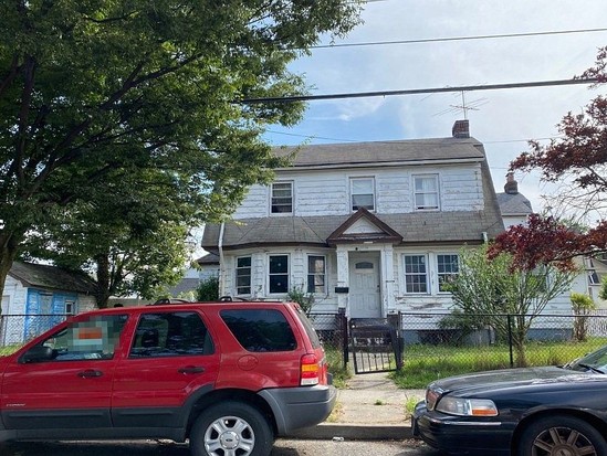 Single-family for Auction Jamaica, Queens