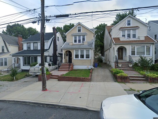 Single-family for Pre-foreclosure / auction Hollis, Queens