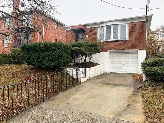 Single-family for Pre-foreclosure / auction East Elmhurst, Queens