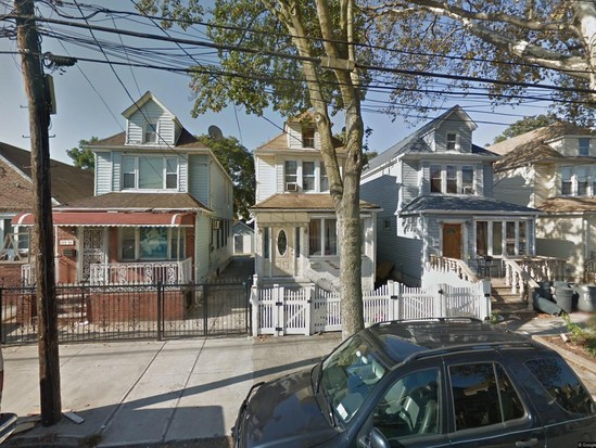 Single-family for Pre-foreclosure South Richmond Hill, Queens