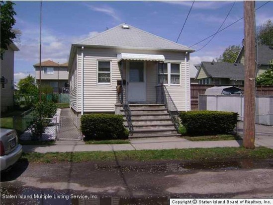 Single-family for Contingent Arlington, Staten Island