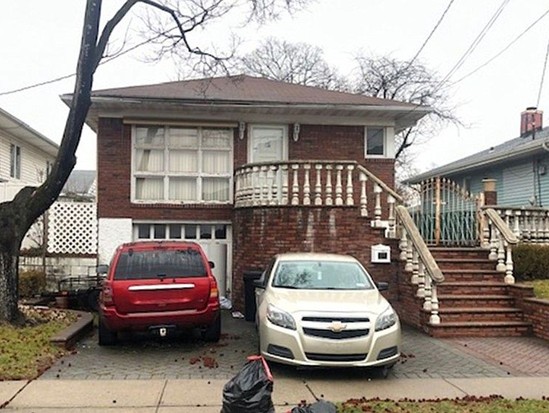 Single-family for Pre-foreclosure / auction Richmond Town, Staten Island